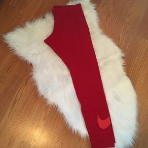 Nike Women’s Swoosh Leggings